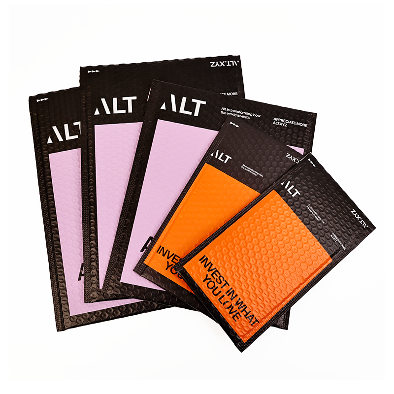 Co-extruded bubble courier bags with the same pattern and in different sizes
