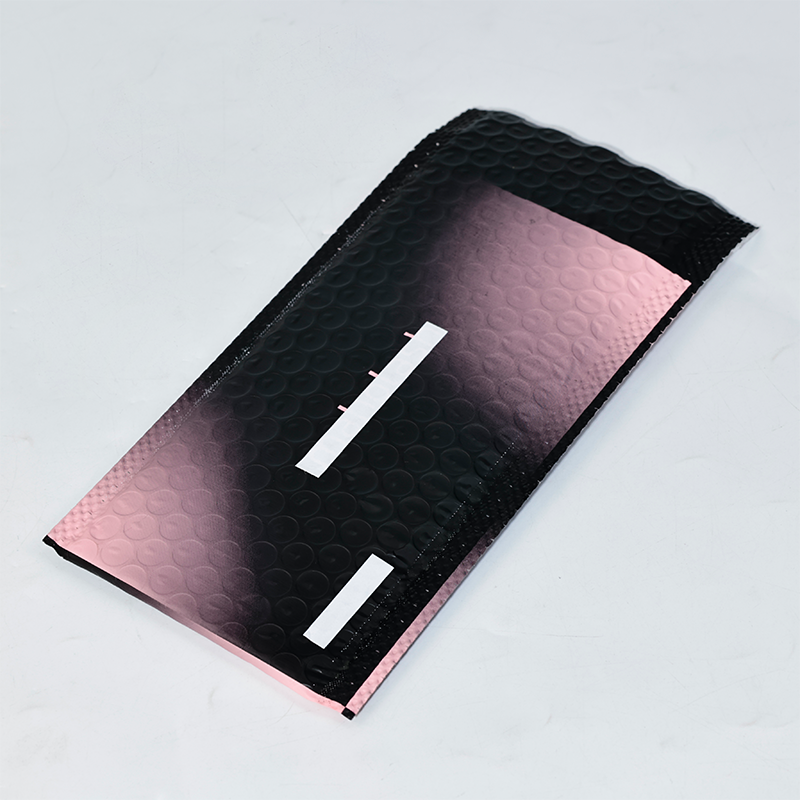 Black and pink gradient printing express bubble bag