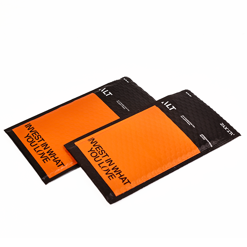 Co-extruded bubble courier bags with the same pattern and in different sizes