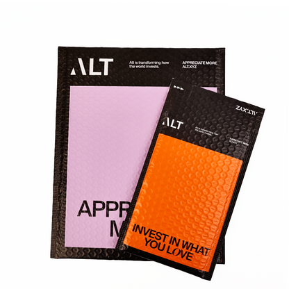 Co-extruded bubble courier bags with the same pattern and in different sizes