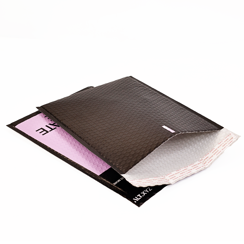 Co-extruded bubble courier bags with the same pattern and in different sizes