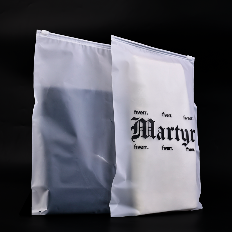 Martur White Frosted Zipper Bag