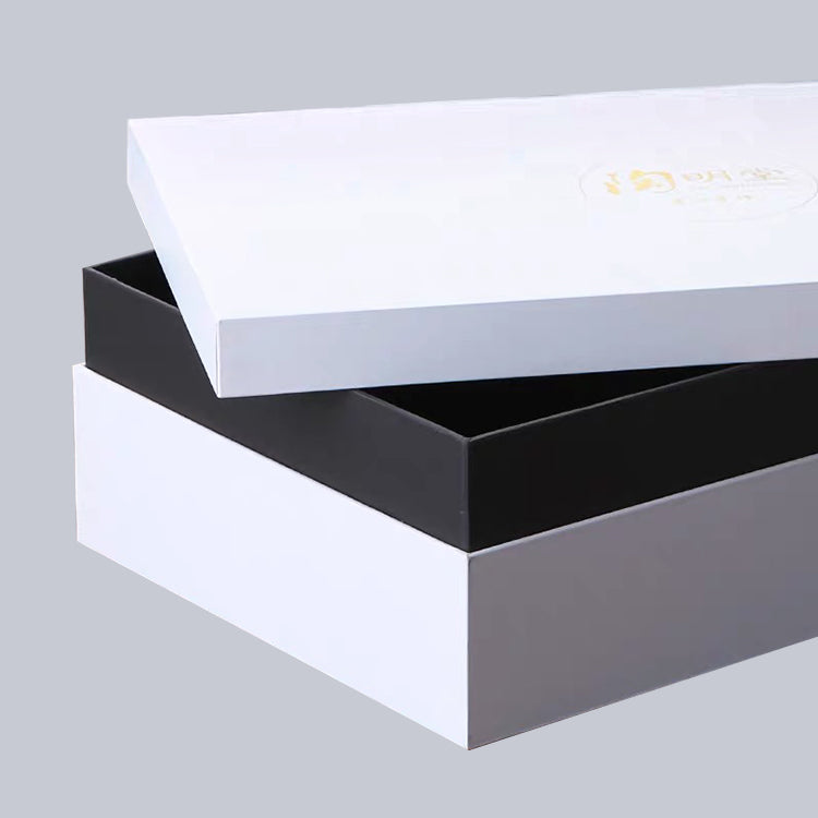 White tea gift box with lid