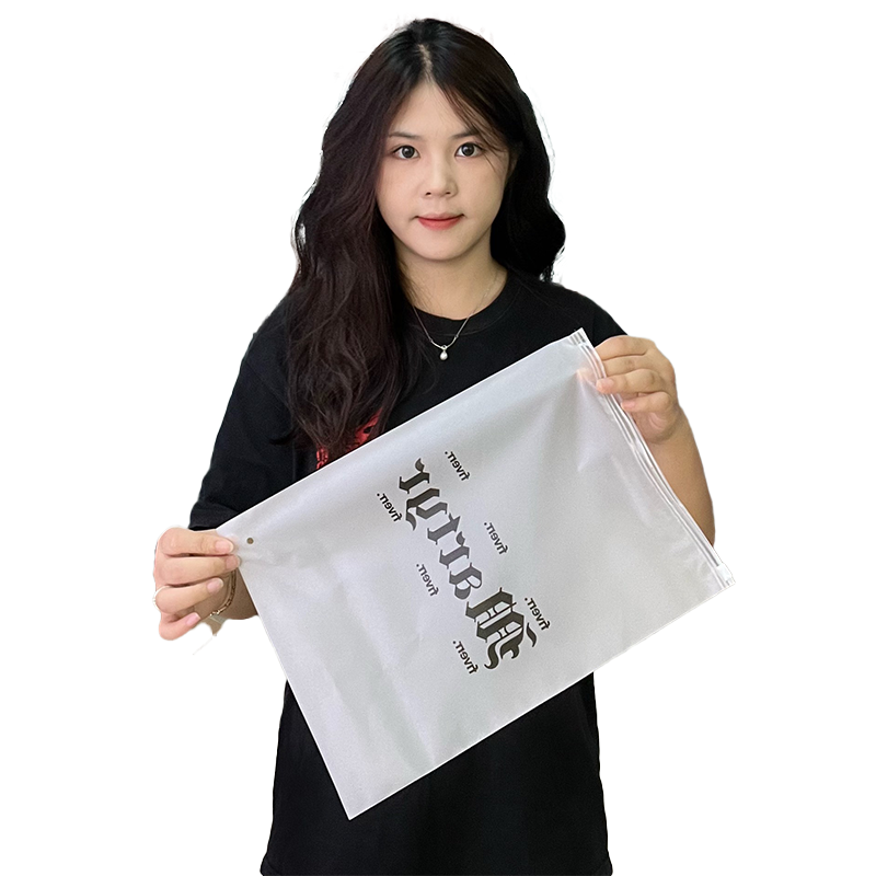 Martur White Frosted Zipper Bag