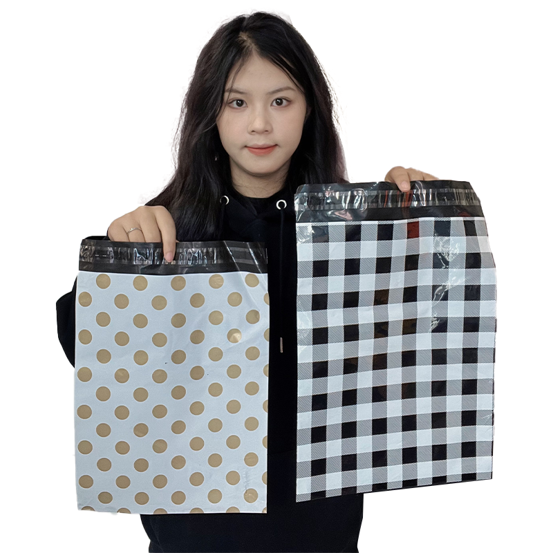 Self-sealed plastic express bag
