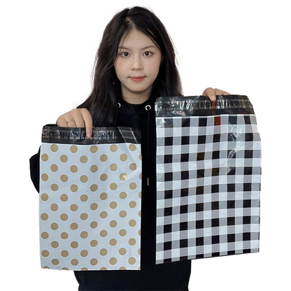 Self-sealed plastic express bag