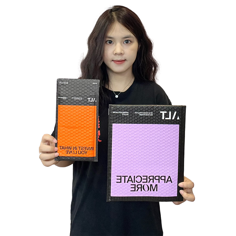Co-extruded bubble courier bags with the same pattern and in different sizes